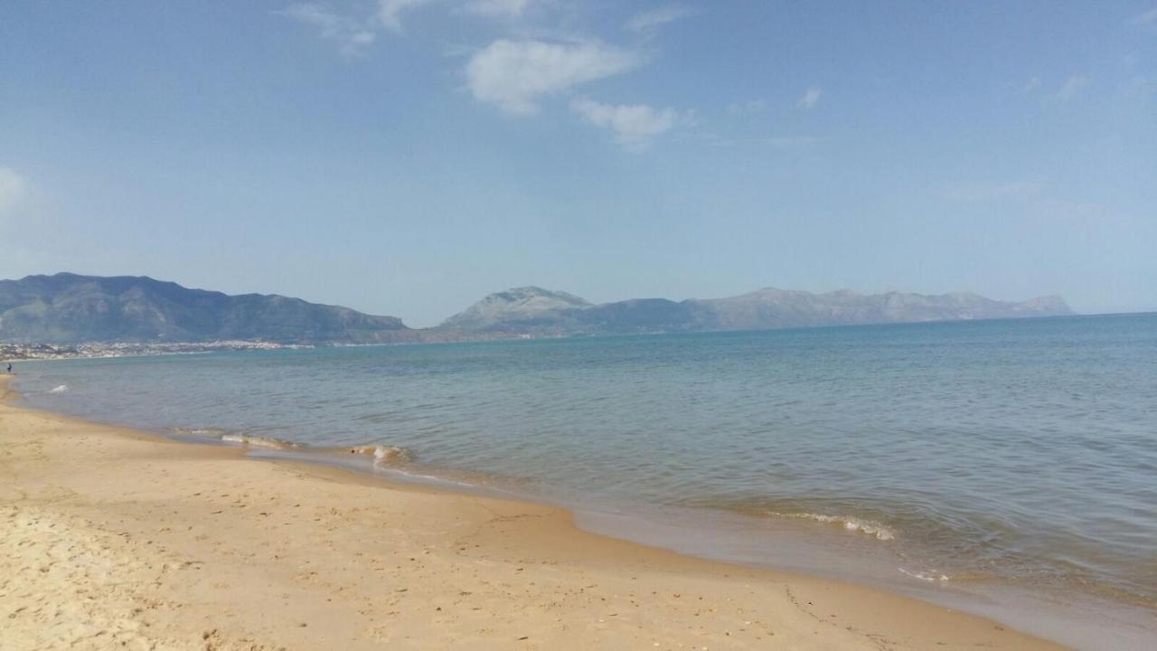 Doride Appartamento Sulla Spiaggia Balestrate Exterior photo